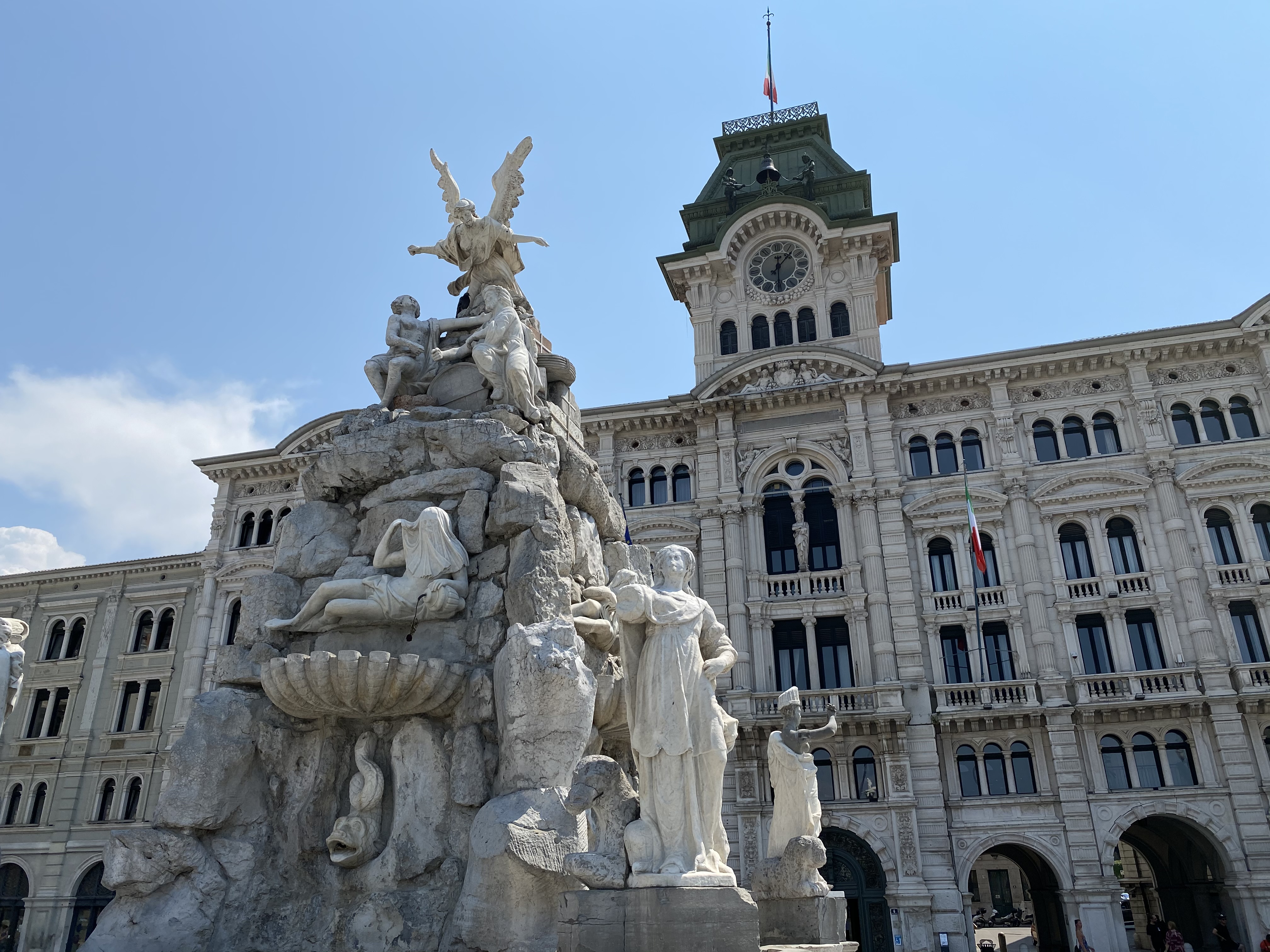 TRIESTE E LE GROTTE DI POSTUMIA
